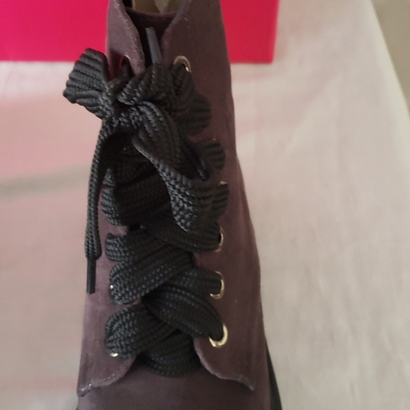 NEW Catherine Malandrino Champy Faux Suede Boot - Picture 6 of 11